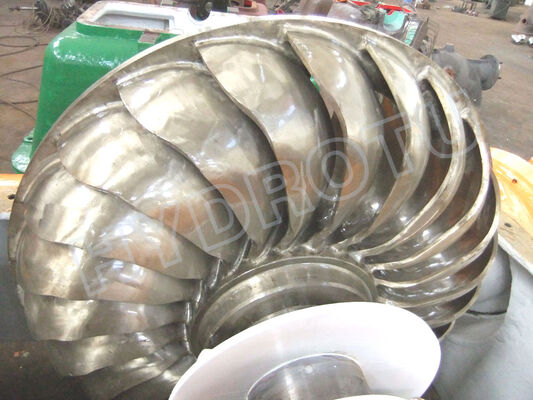 Turgo Hydro Turbine avec une puissance nominale de 100 kW à 2000 kW, un coureur en acier inoxydable et une efficacité de 88% pour les centrales hydroélectriques