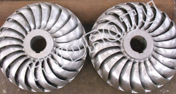 Turgo Hydro Turbine avec une puissance nominale de 100 kW à 2000 kW, un coureur en acier inoxydable et une efficacité de 88% pour les centrales hydroélectriques