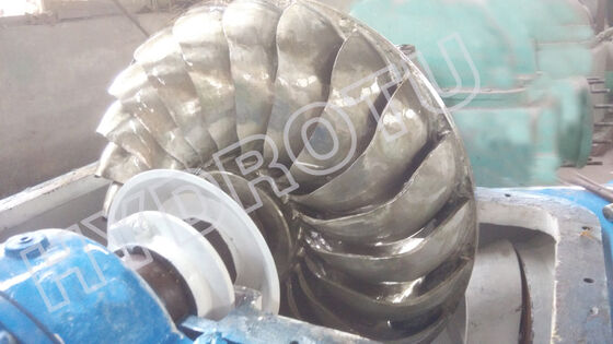Turgo Hydro Turbine avec une puissance nominale de 100 kW à 2000 kW, un coureur en acier inoxydable et une efficacité de 88% pour les centrales hydroélectriques